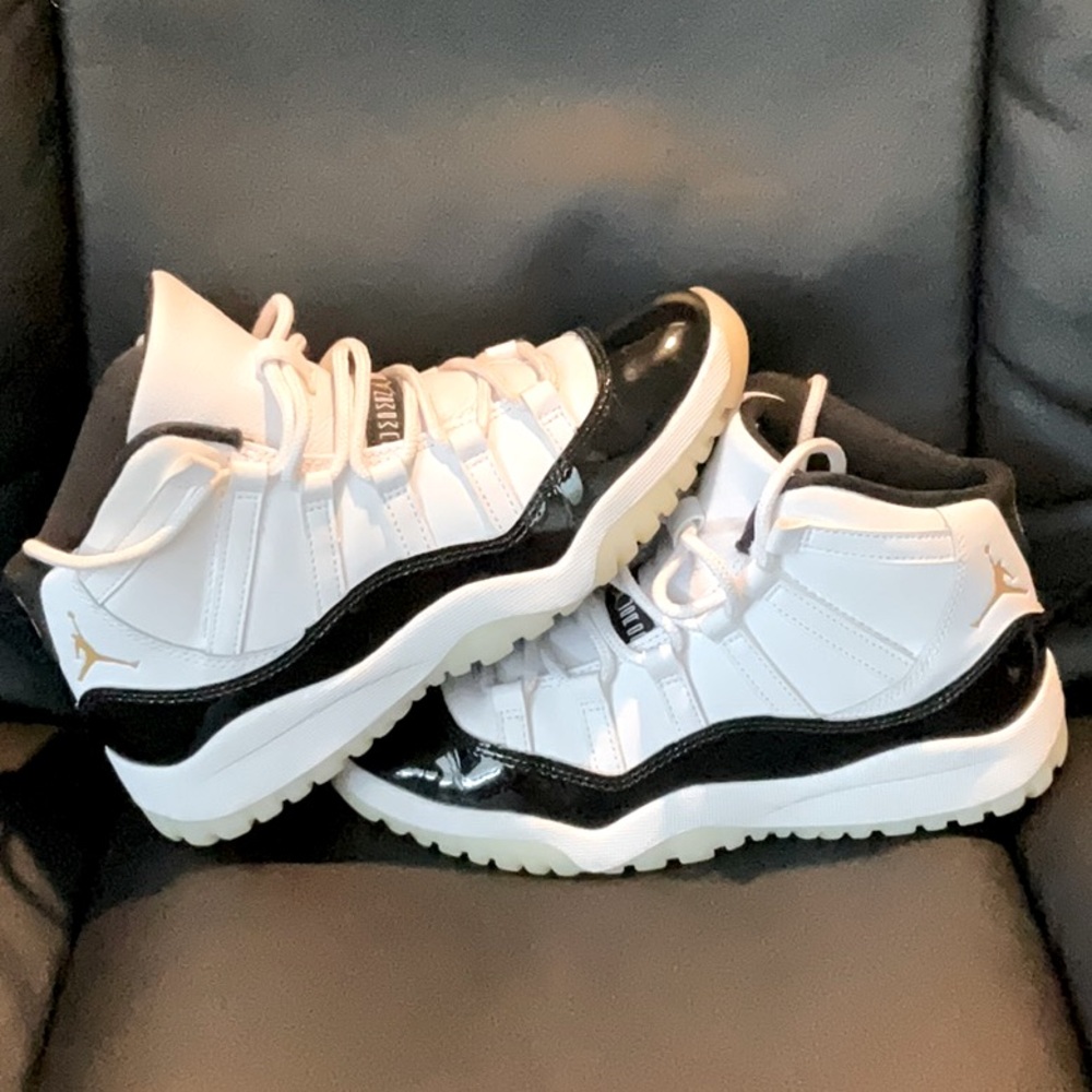 Kids' Jordan Retro 11 Sneakers- White and Black.Concord 11 size 2.5y Gently used